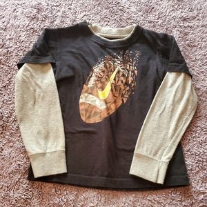 Boys size 5 longsleeve shirt